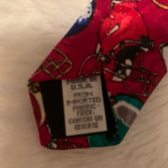 Team NFL Vintage Red Silk Tie - all team helmets - made in USA NWT - Picture 2 of 3